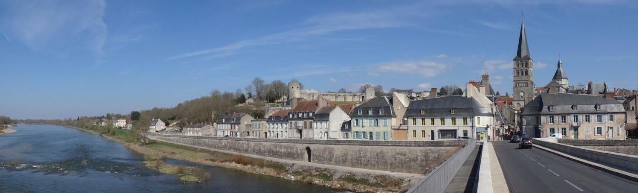 Gite De La Galerie Du Pont La Charité-sur-Loire Eksteriør bilde